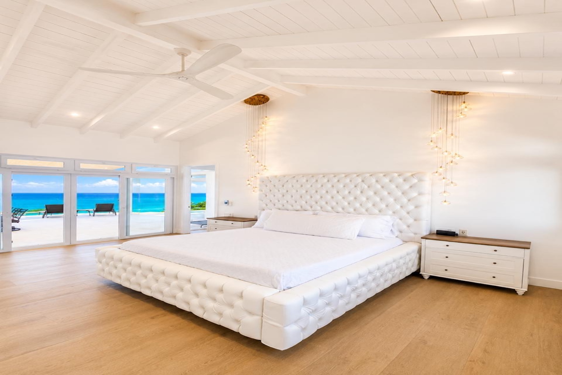  Exquisite Executive Hilltop Home with Pool & Boat Slip - 物件實景