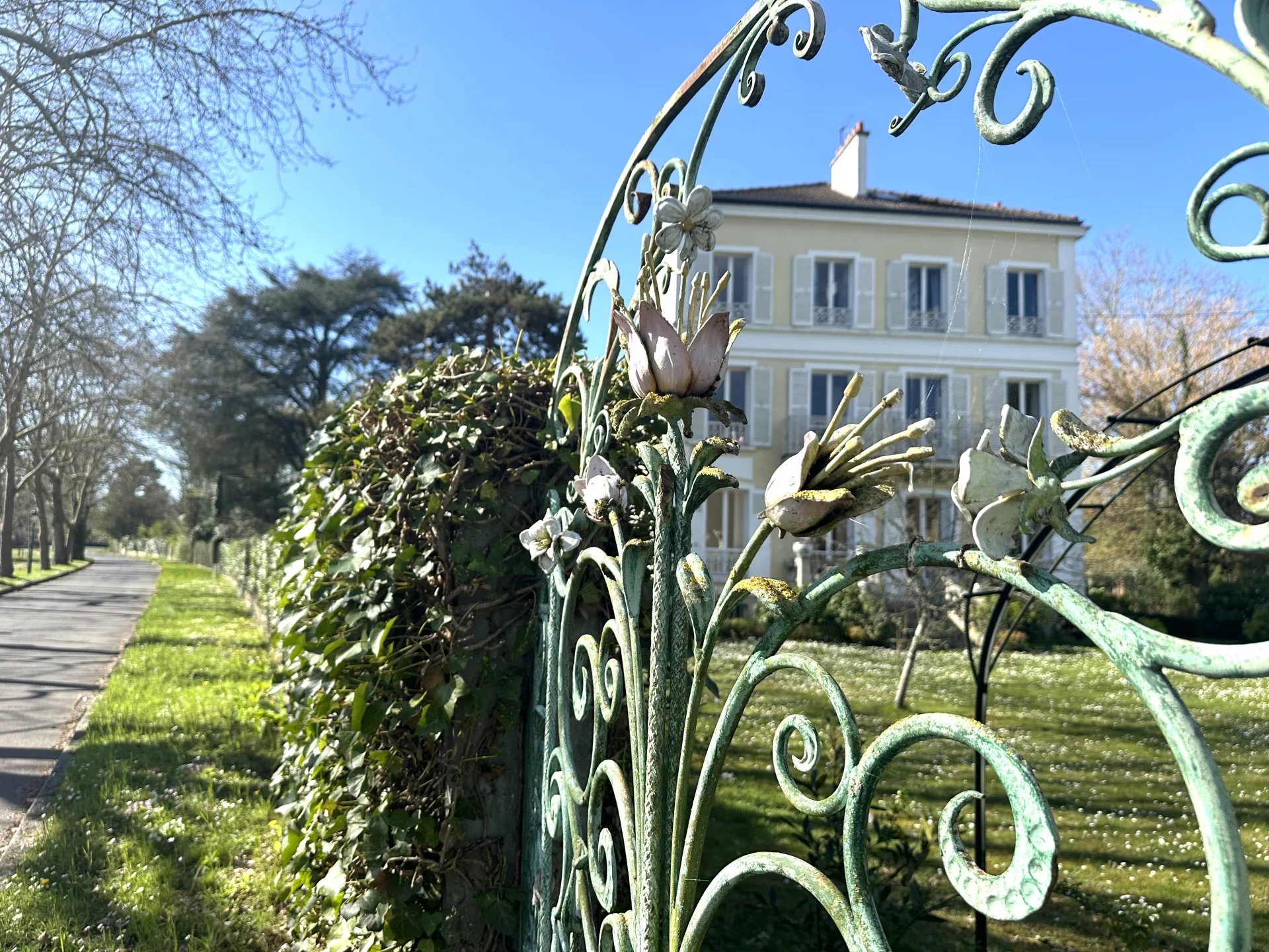 Le Vésinet, Île-de-France, 78110, FR, 7 Bedrooms Bedrooms, ,3 BathroomsBathrooms,Residential,For Sale,1994787