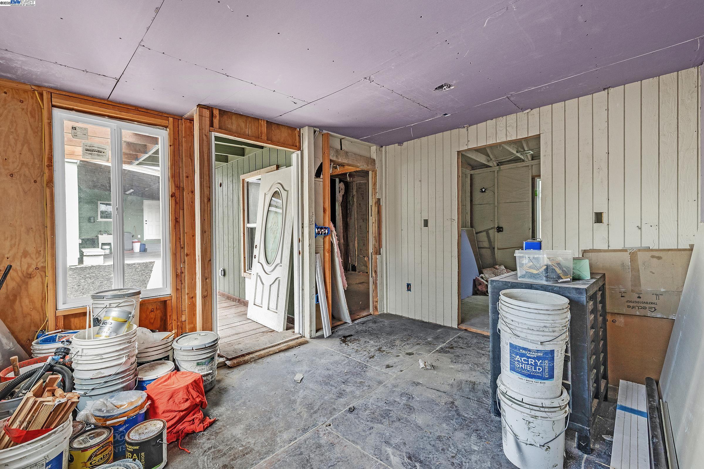 Oakland, California, 94605, United States, 4 Bedrooms Bedrooms, ,1 BathroomBathrooms,Residential,For Sale,1941828