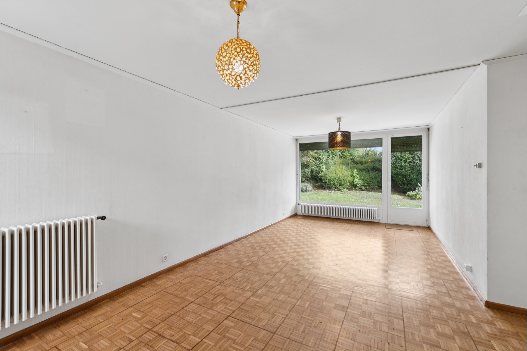  Single-story villa with a garden in need of renovation - 物件實景