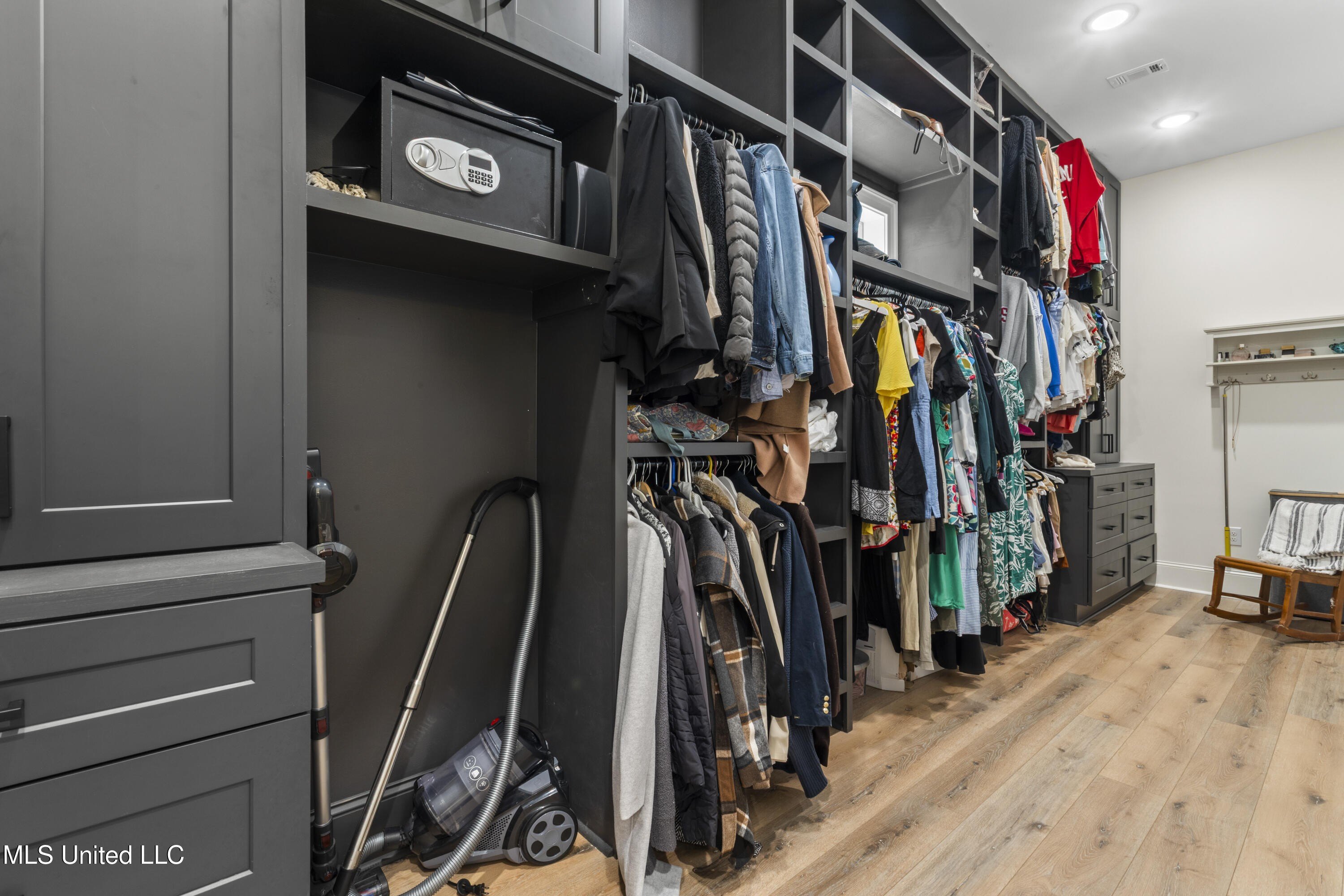 Gulfport, Mississippi, 39503, United States, 5 Bedrooms Bedrooms, ,5 BathroomsBathrooms,Residential,For Sale,1974357