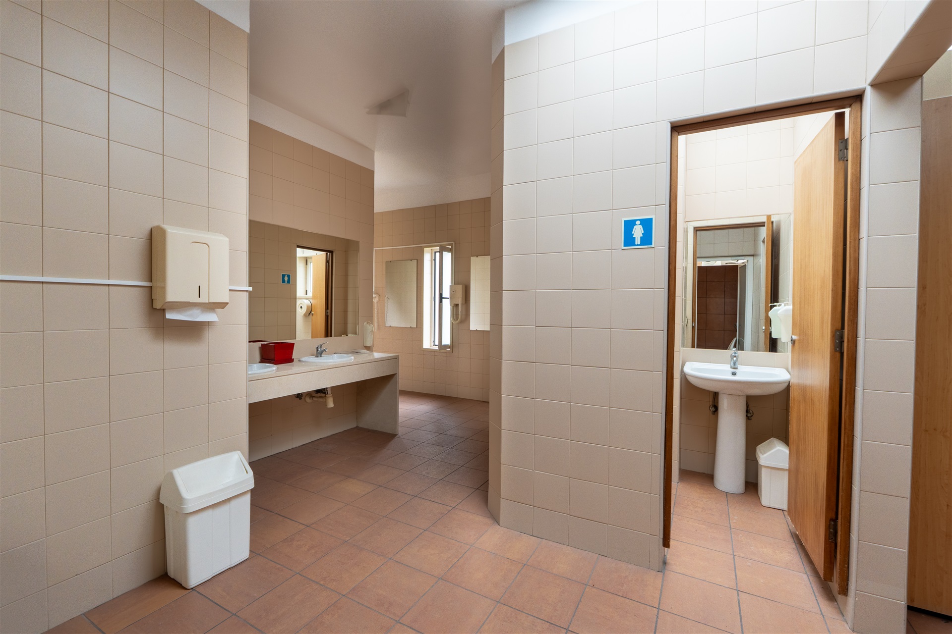  Detached house, 10 bedrooms, for Sale - 物件實景