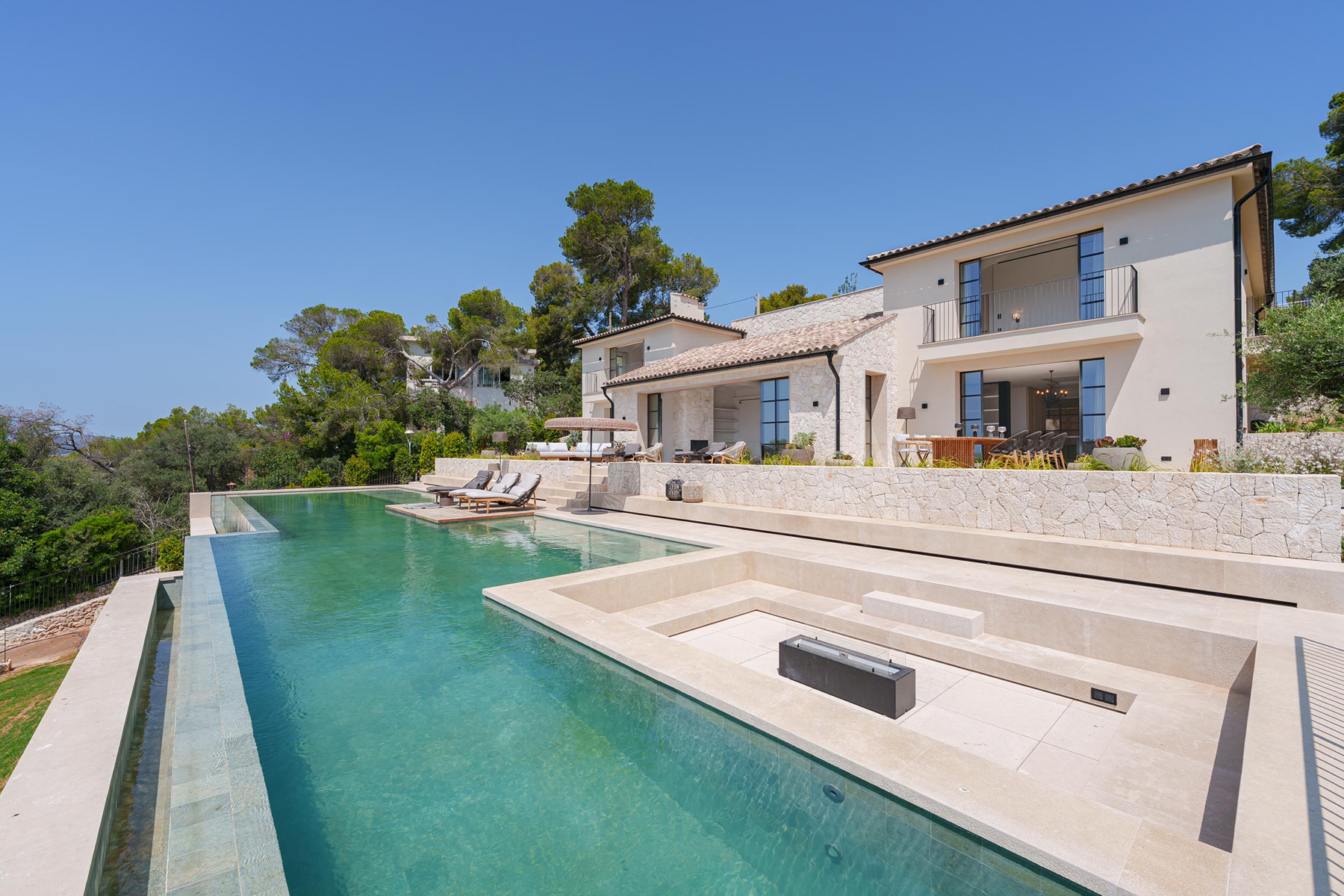 Mansion with sea views in Bendinat. 