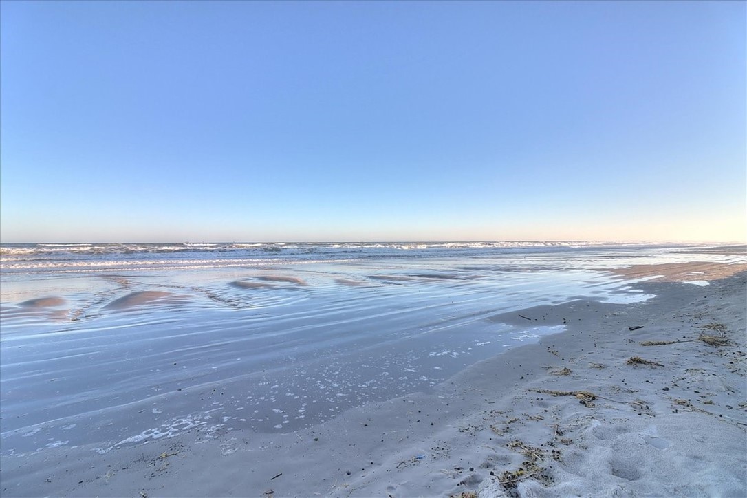 Port Aransas, Texas, 78373, United States, 2 Bedrooms Bedrooms, ,2 BathroomsBathrooms,Residential,For Sale,1906640