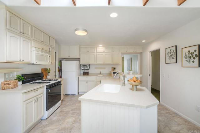 Escondido, California, 92027, United States, 3 Bedrooms Bedrooms, ,2 BathroomsBathrooms,Residential,For Sale,2048508