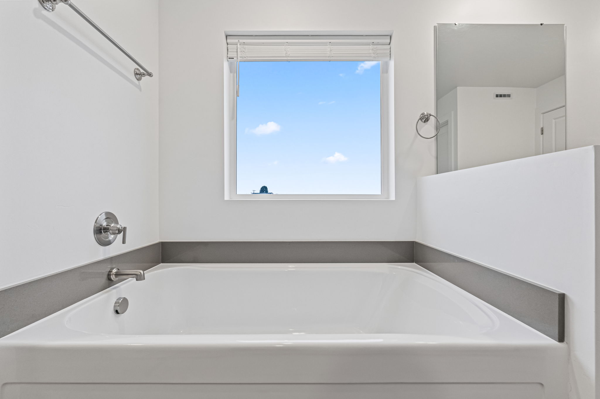 Caldwell, Idaho, 83607, United States, 4 Bedrooms Bedrooms, ,3 BathroomsBathrooms,Residential,For Sale,2005985