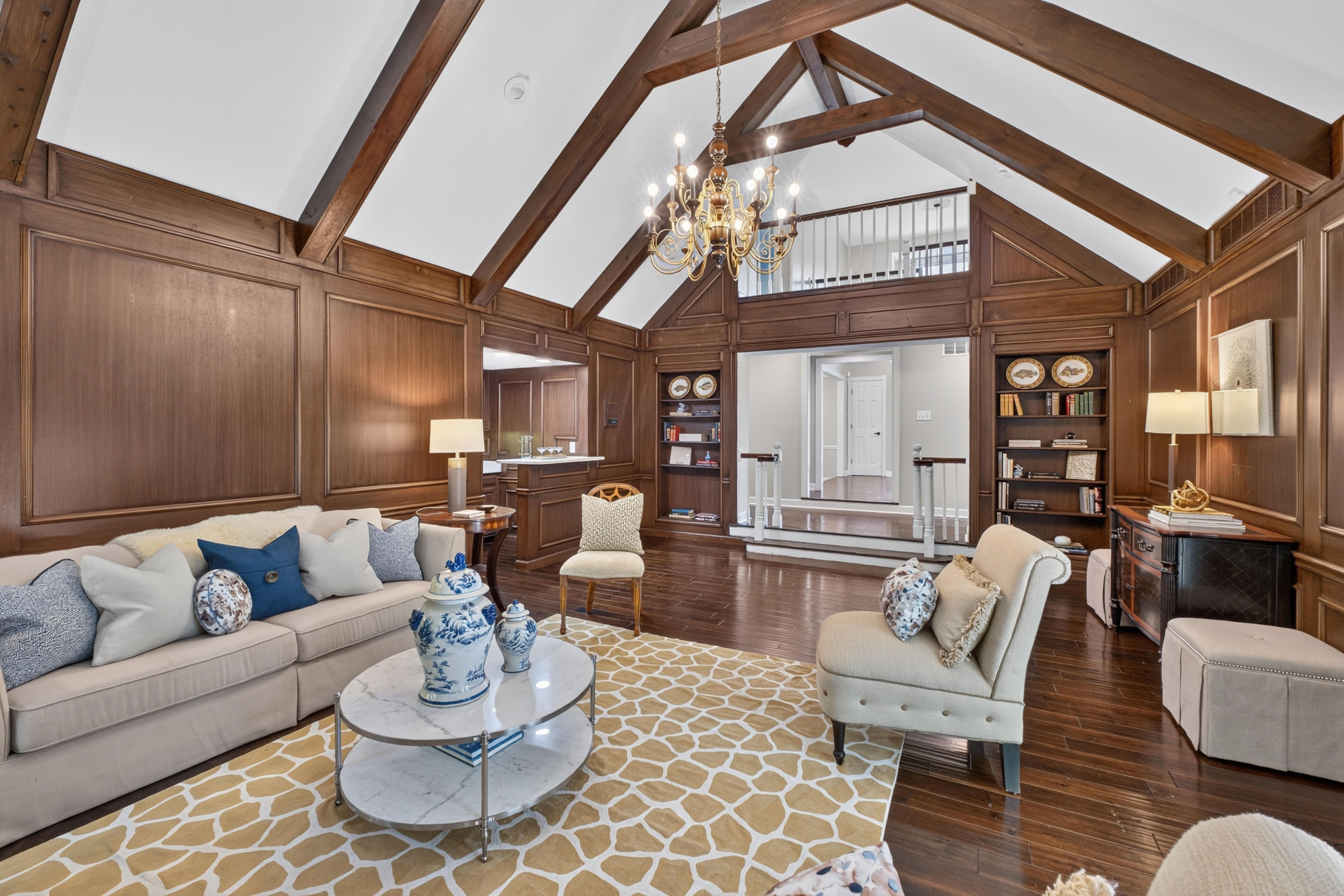  Elegant Brick Retreat on 1.5+ Acres with Modern Luxuries and Tranquil Living - 物件實景