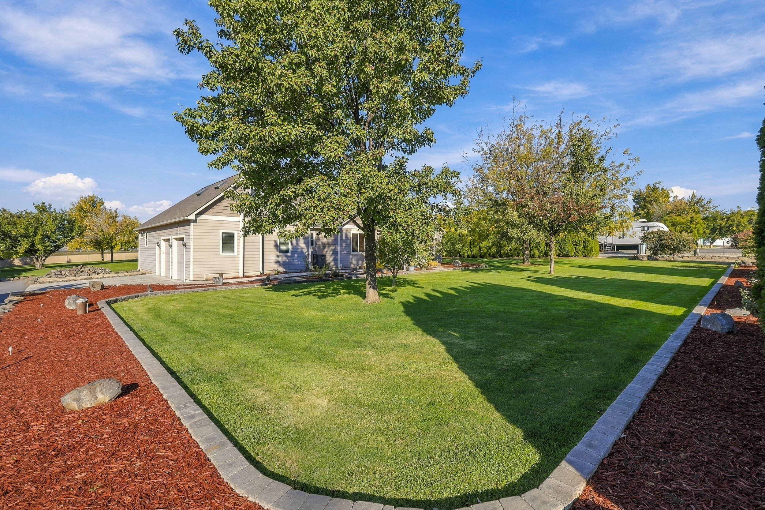  1.25 acres w vineyard views/mountain custom home - 物件實景