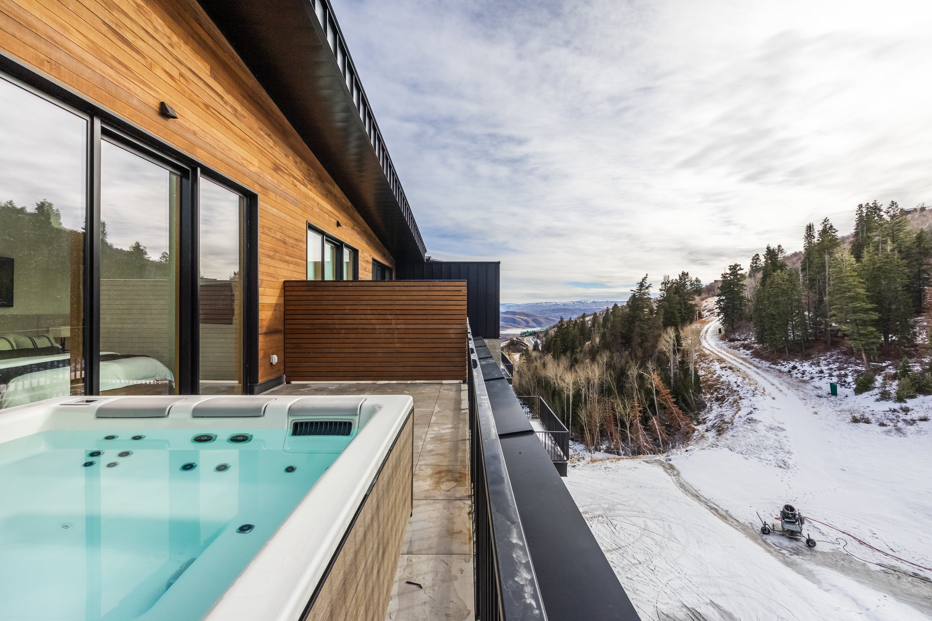  Furnished 5-bedroom Penthouse at Founder