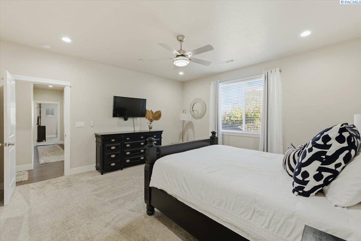 Richland, Washington, 99352, United States, 3 Bedrooms Bedrooms, ,2 BathroomsBathrooms,Residential,For Sale,1991630