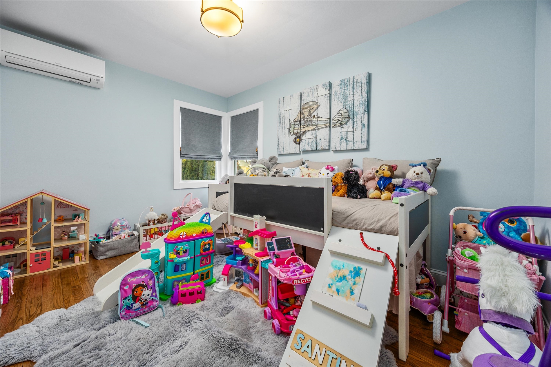 Howard Beach, New York, 11414, United States, 6 Bedrooms Bedrooms, ,2 BathroomsBathrooms,Residential,For Sale,2005661