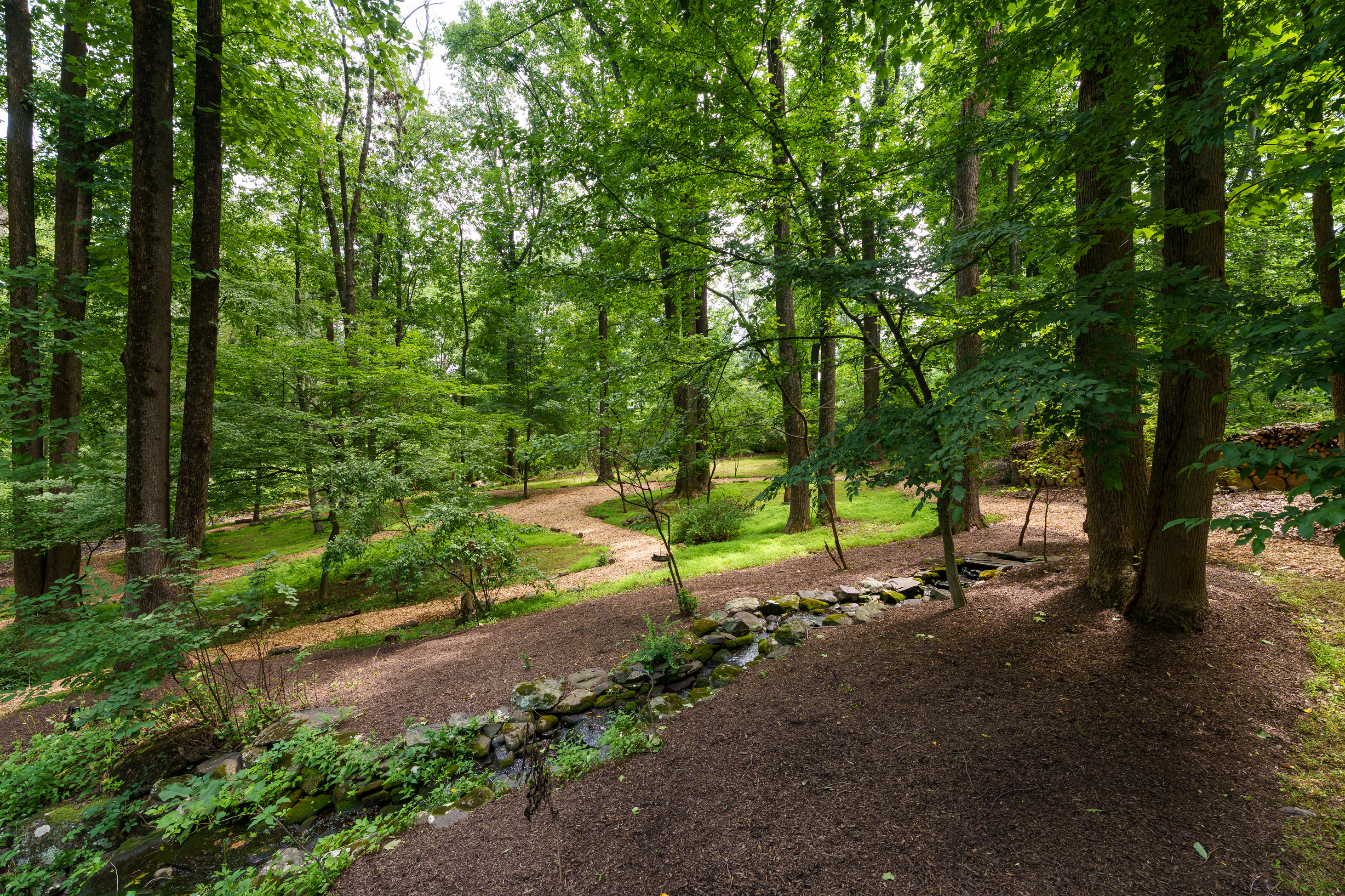  Scenic roads lead to this private 10-acre property - 物件實景