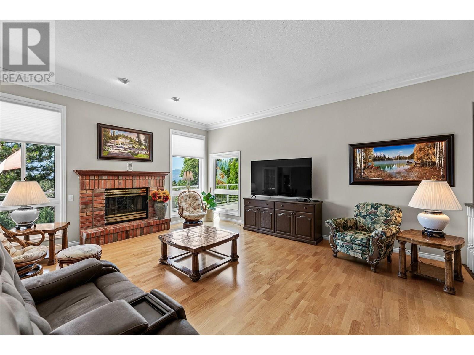 KELOWNA, British Columbia, V1V 1W2, CA, 4 Bedrooms Bedrooms, ,3 BathroomsBathrooms,Residential,For Sale,1882323