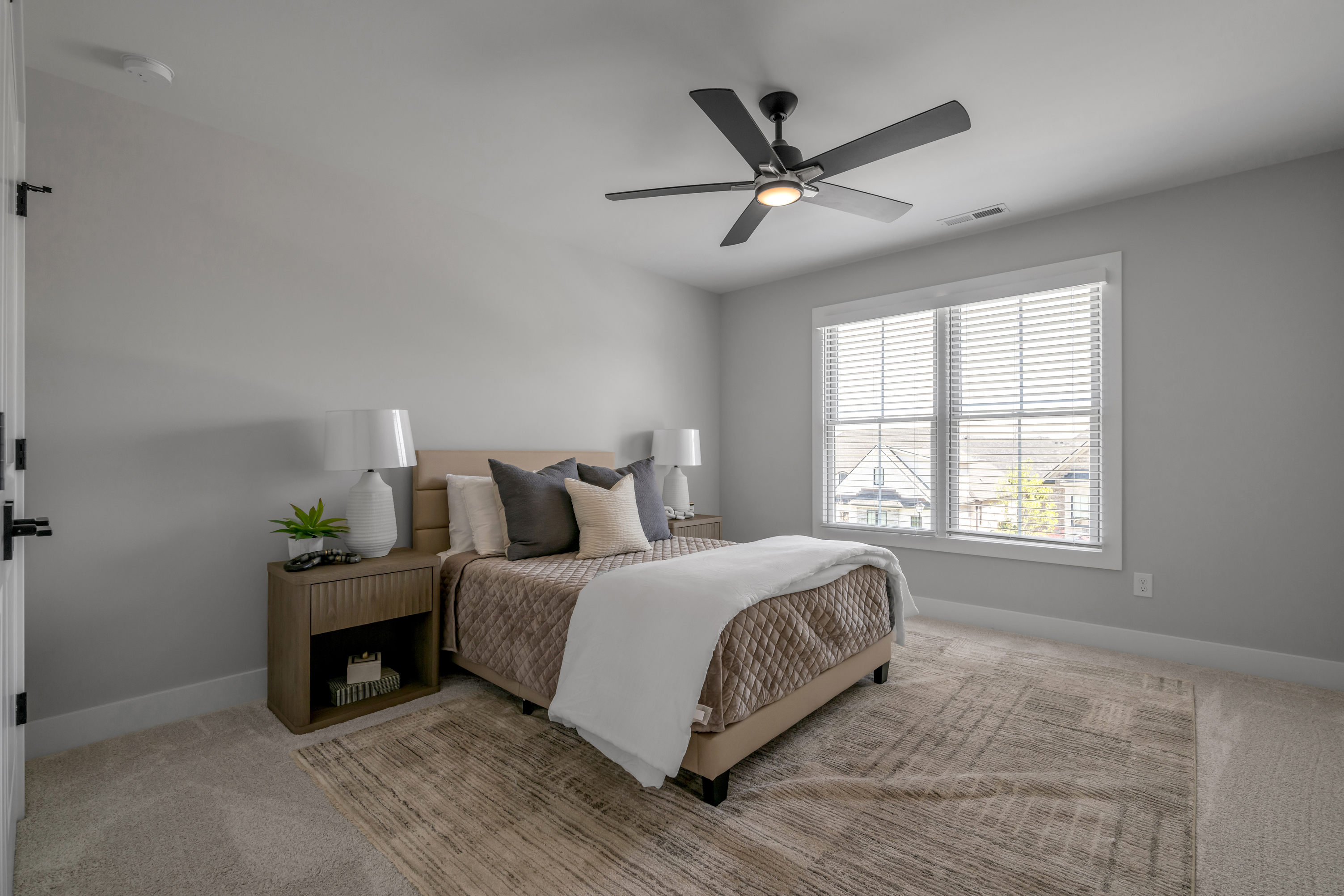  2429 Lorenzo Way - 物件實景