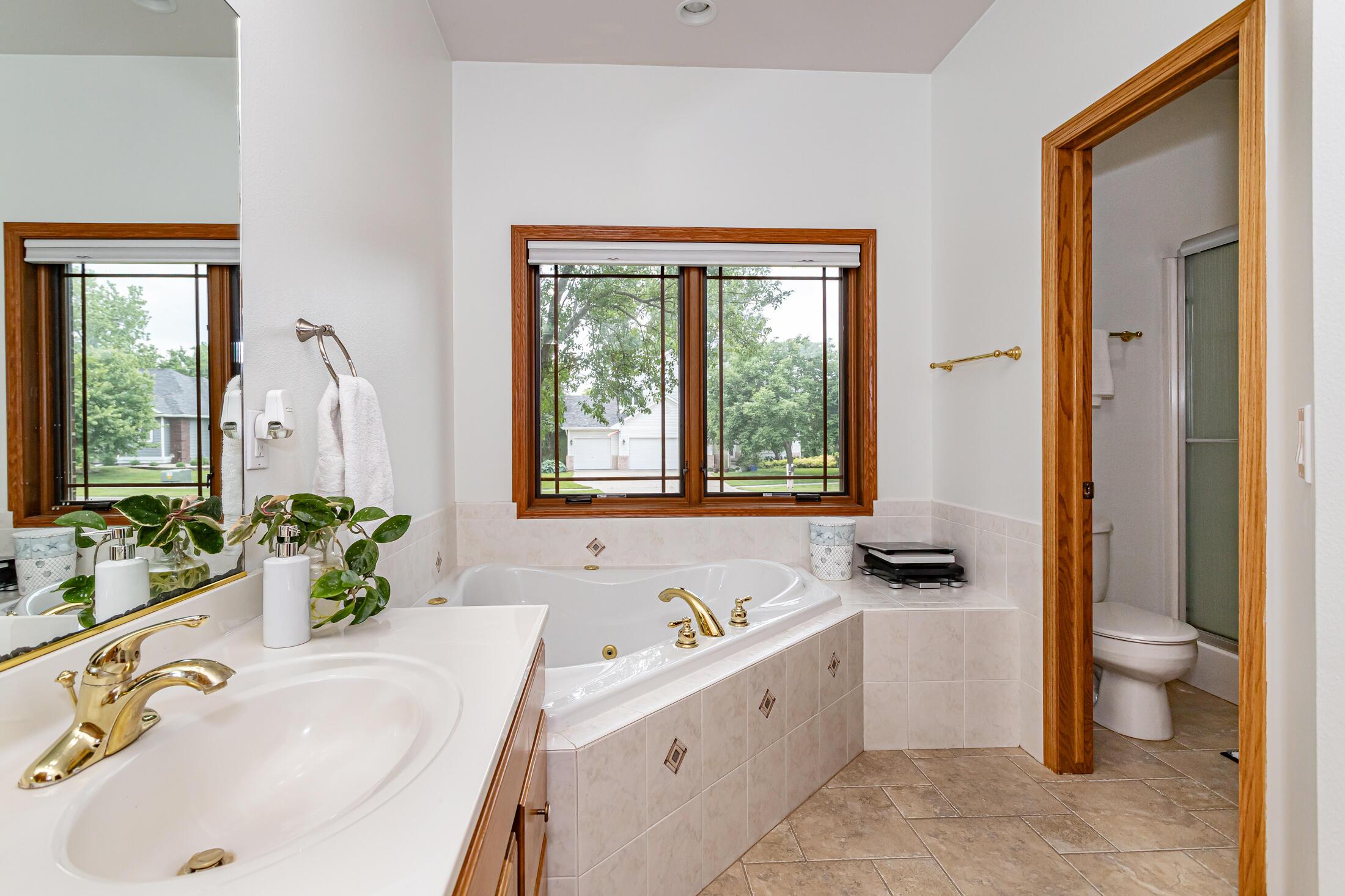 Ames, Iowa, 50014, United States, 5 Bedrooms Bedrooms, ,5 BathroomsBathrooms,Residential,For Sale,1935039