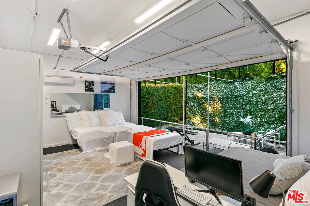 Malibu, California, 90265, United States, 3 Bedrooms Bedrooms, ,3 BathroomsBathrooms,Residential,For Sale,1949478
