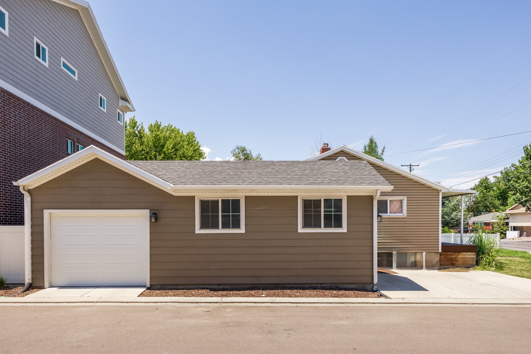  Sandy Rambler With Large Garage - 物件實景