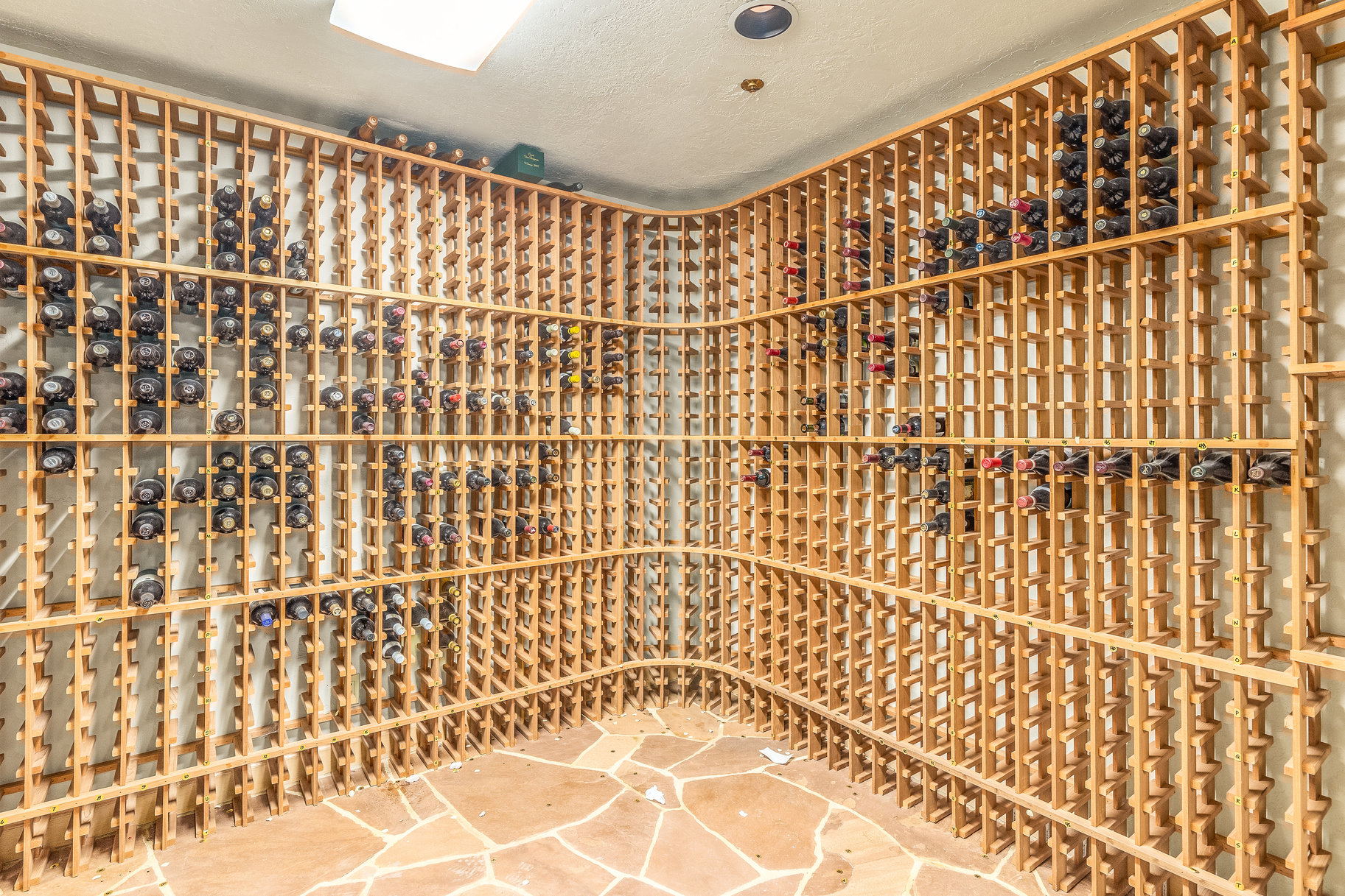  Rare End Unit in Stag Lodge with Unmatched Views & Ski Access - 物件實景