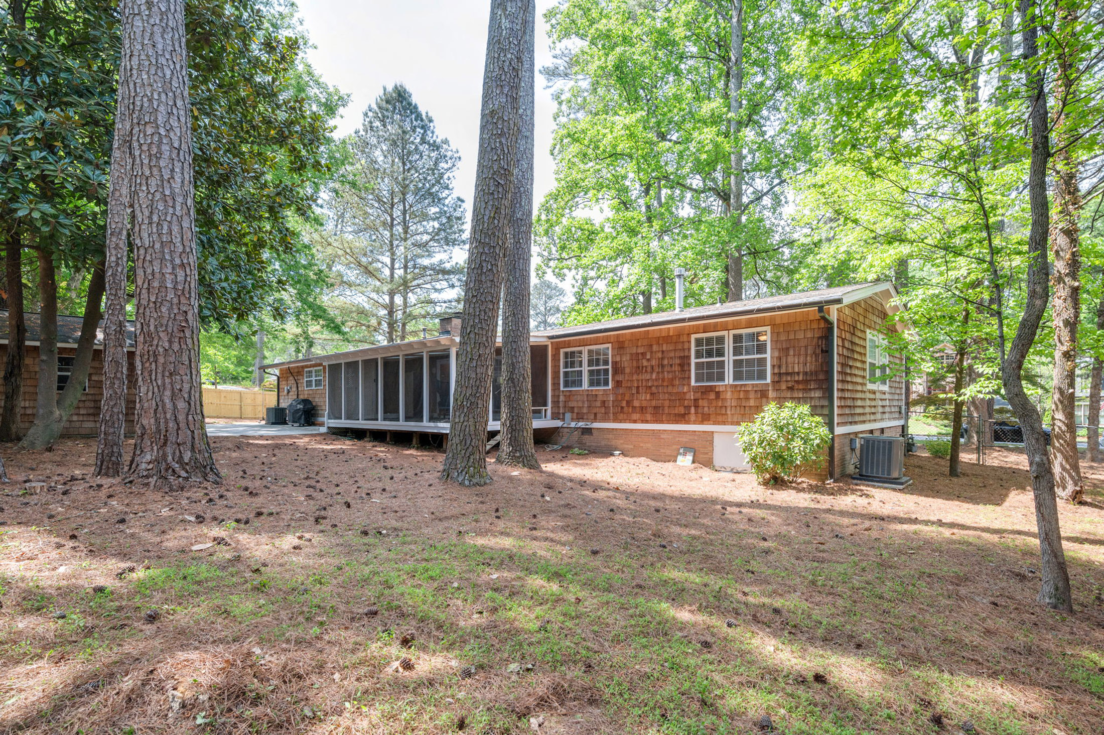  Beautiful Sprawling Ranch Set on an Expansive Corner Lot - 物件實景