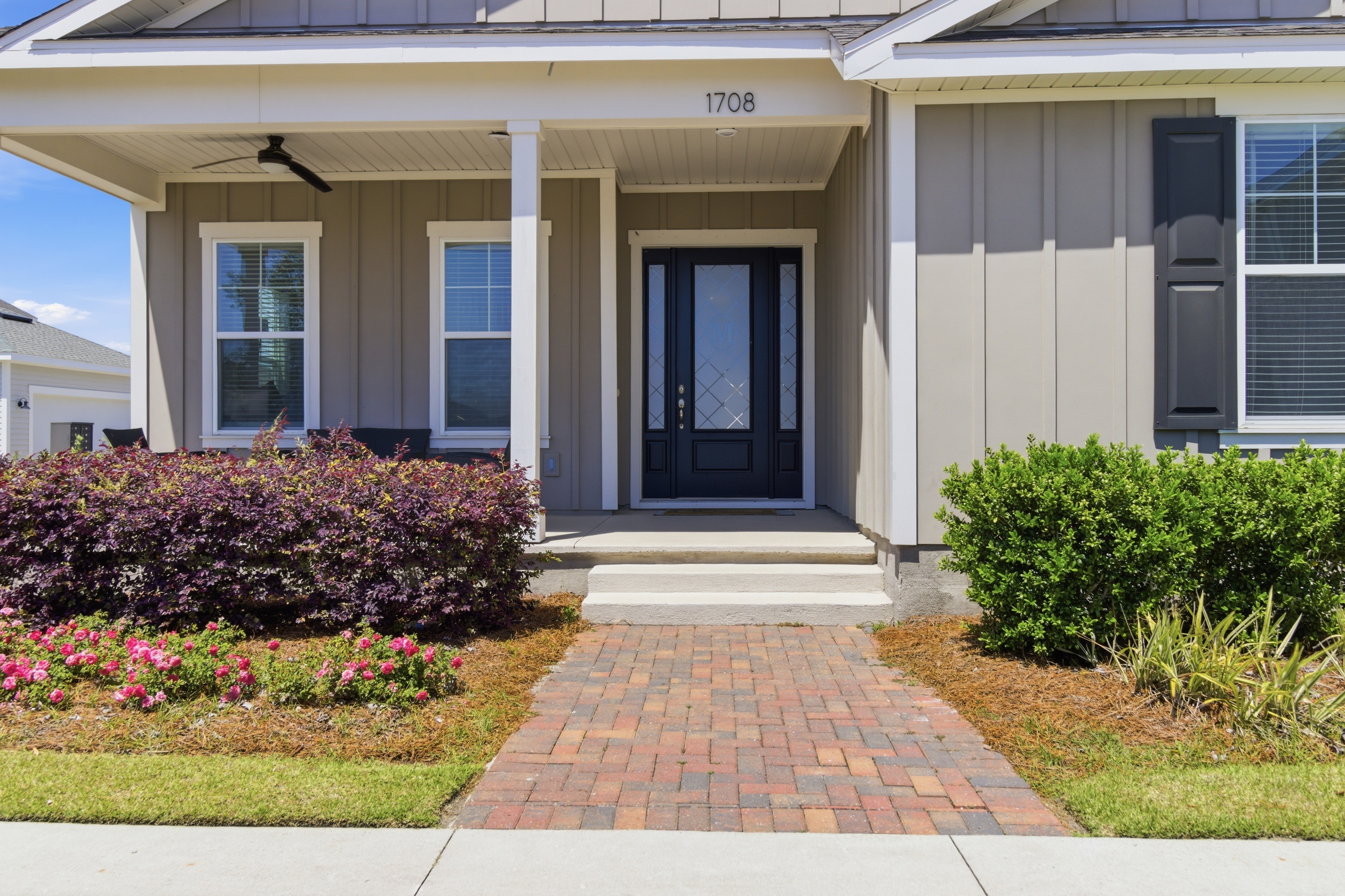  Spacious Corner-Lot Retreat With Flexible Living - 物件實景