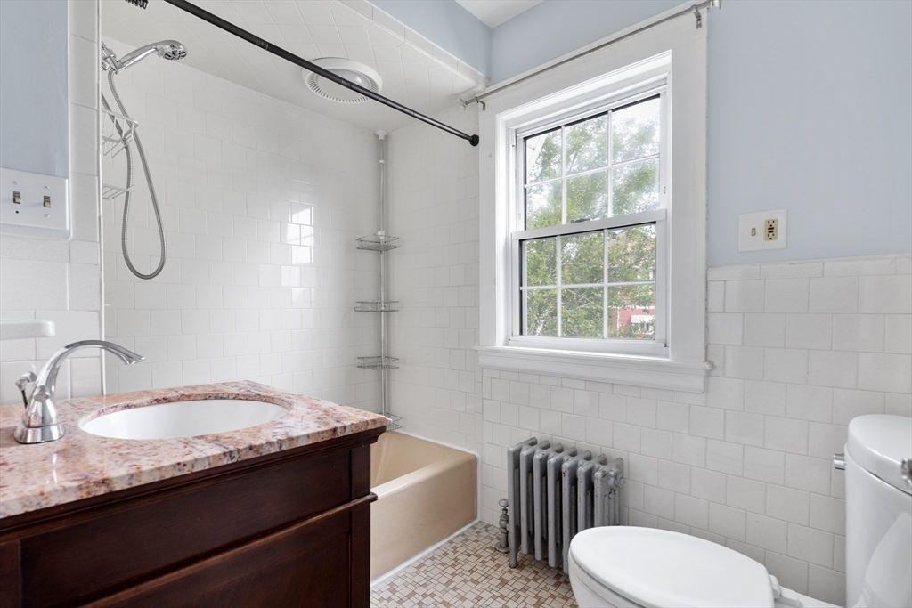 Lynn, Massachusetts, 01904, United States, 2 Bedrooms Bedrooms, ,1 BathroomBathrooms,Residential,For Sale,1943245
