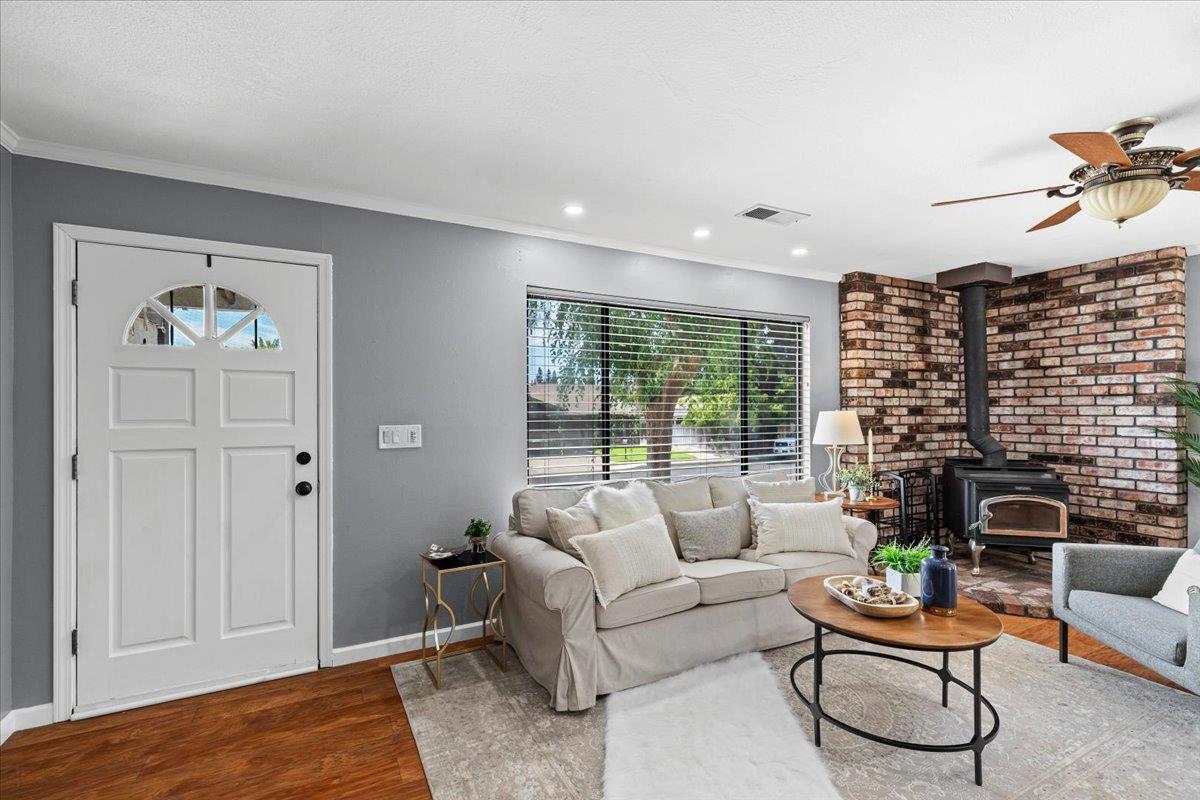 Oakdale, California, 95361, United States, 3 Bedrooms Bedrooms, ,3 BathroomsBathrooms,Residential,For Sale,1923997