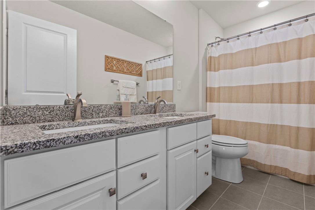 Robinson Twp, Pennsylvania, 15136, United States, 5 Bedrooms Bedrooms, ,4 BathroomsBathrooms,Residential,For Sale,1906122