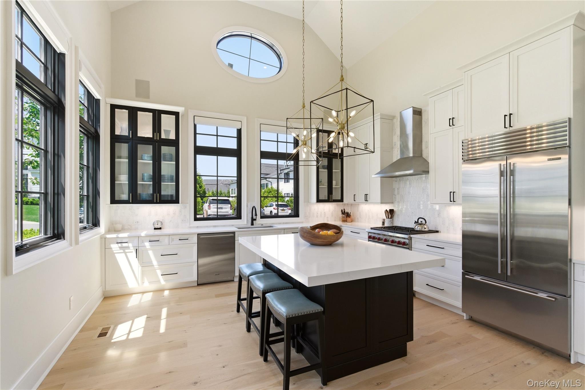  102 Three Ponds Lane E, Woodbury, NY, 11797 - 物件實景