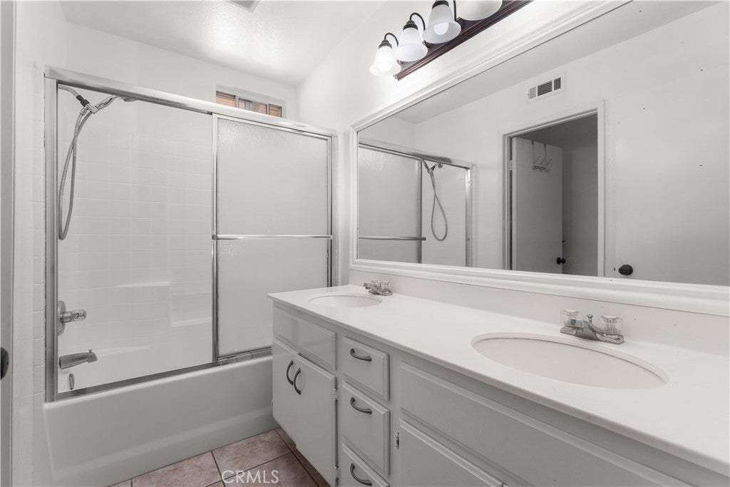 Yucaipa, California, 92399, United States, 5 Bedrooms Bedrooms, ,3 BathroomsBathrooms,Residential,For Sale,1943197