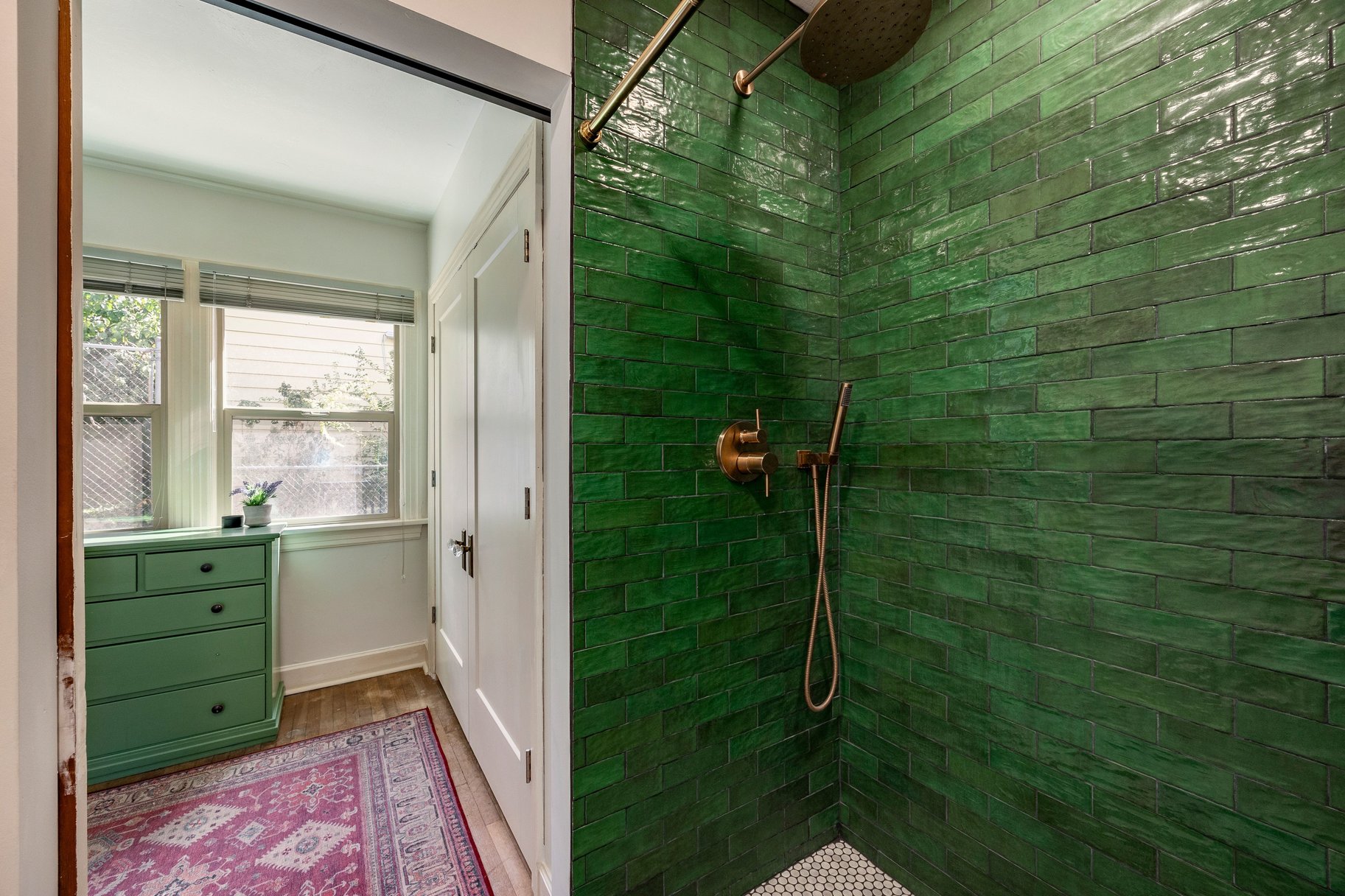  Beautifully Updated Home with 2,074 Sq. Ft. of Living Space, Historic Character - 物件實景
