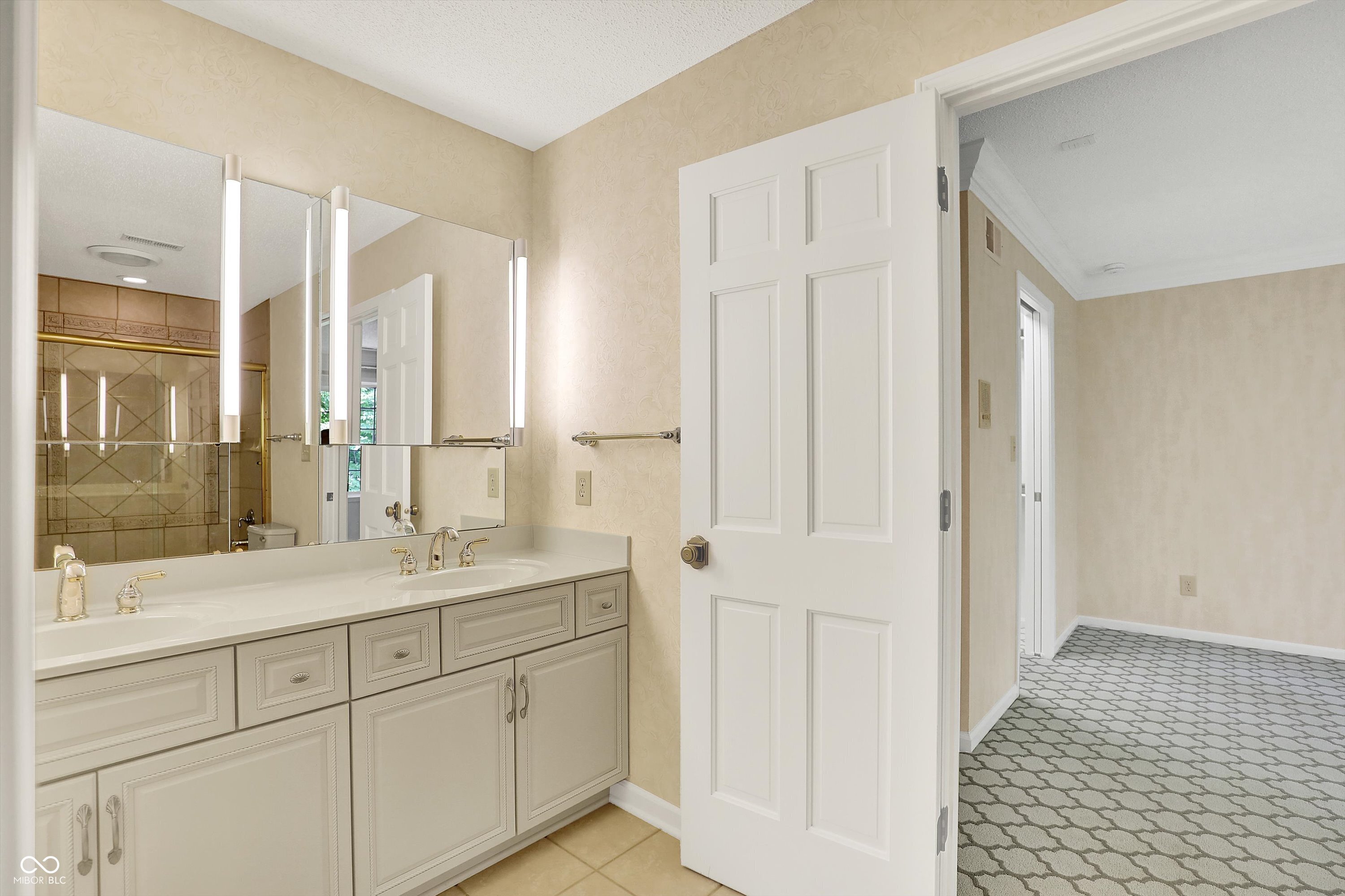 Indianapolis, Indiana, 46260, United States, 4 Bedrooms Bedrooms, ,6 BathroomsBathrooms,Residential,For Sale,1976230