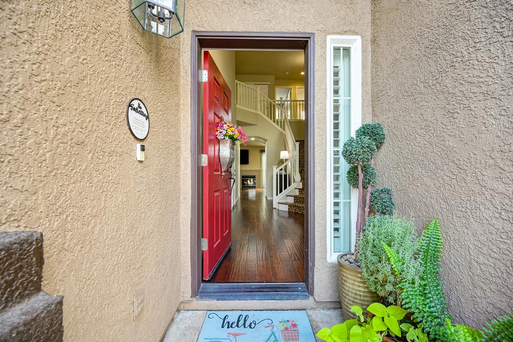 Roseville, California, 95747, United States, 6 Bedrooms Bedrooms, ,4 BathroomsBathrooms,Residential,For Sale,1940337