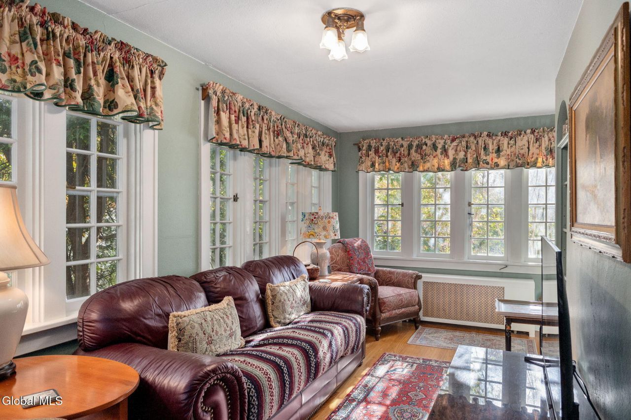 Niskayuna, New York, 12309, United States, 5 Bedrooms Bedrooms, ,3 BathroomsBathrooms,Residential,For Sale,1988361