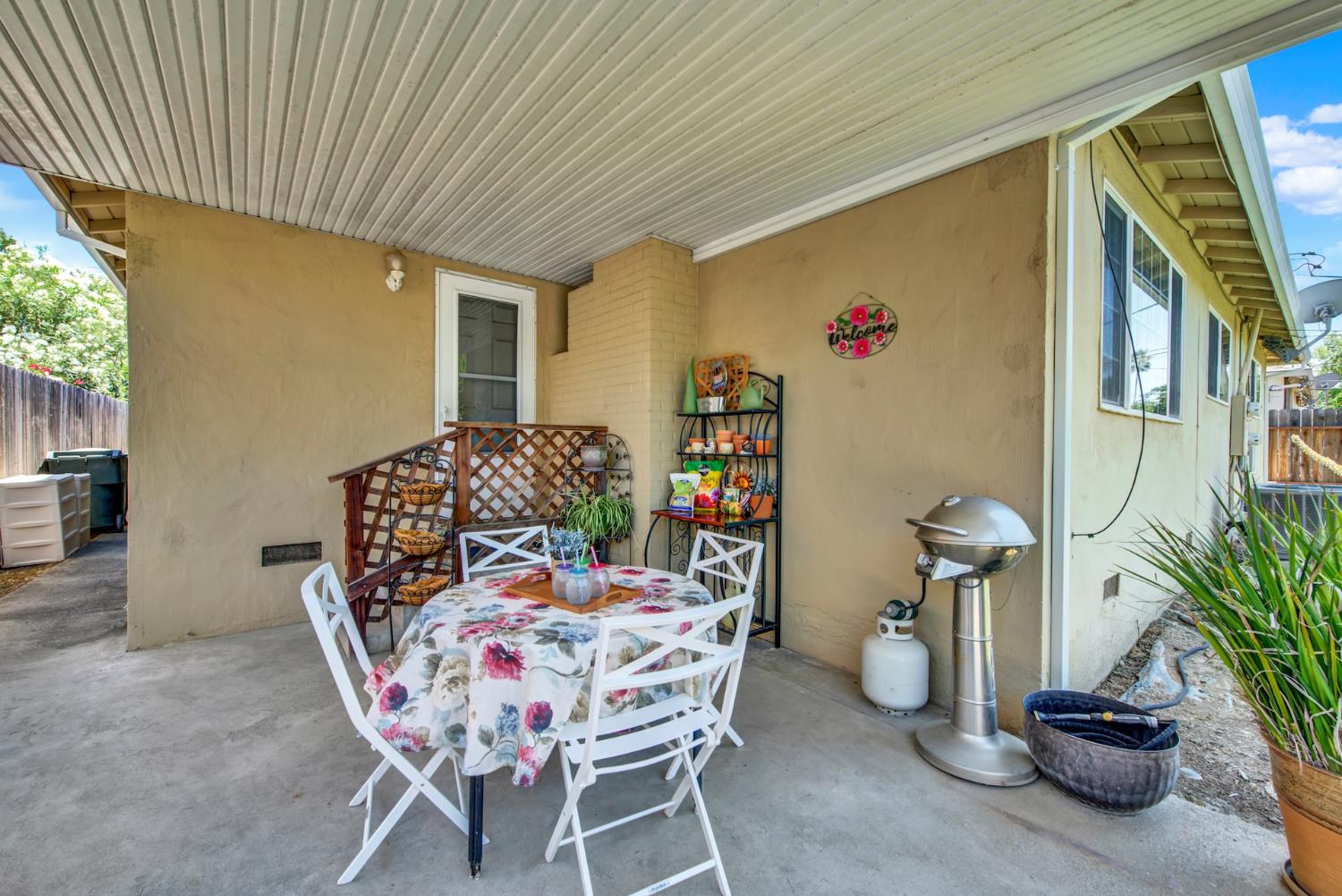 Carmichael, California, 95608, United States, 3 Bedrooms Bedrooms, ,2 BathroomsBathrooms,Residential,For Sale,1896985