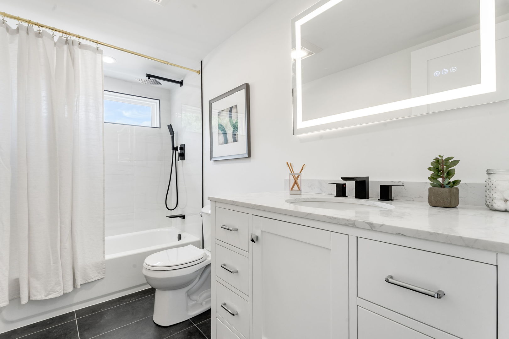 Chicago, Illinois, 60630, United States, 5 Bedrooms Bedrooms, ,3 BathroomsBathrooms,Residential,For Sale,1941077