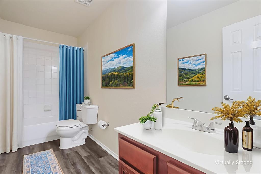 Dallas, Texas, 75212, United States, 5 Bedrooms Bedrooms, ,3 BathroomsBathrooms,Residential,For Sale,1902272