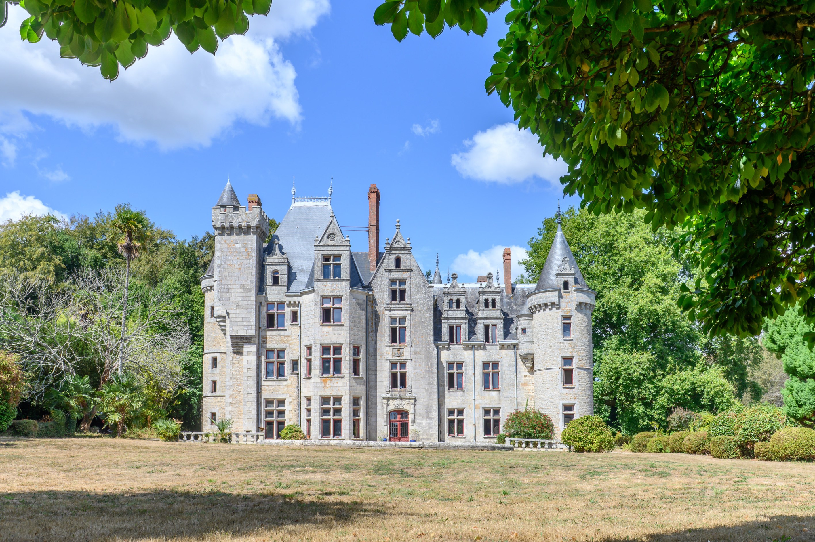  Near Quimper ; Magnificent castle to renovated in river bank; - 物件實景