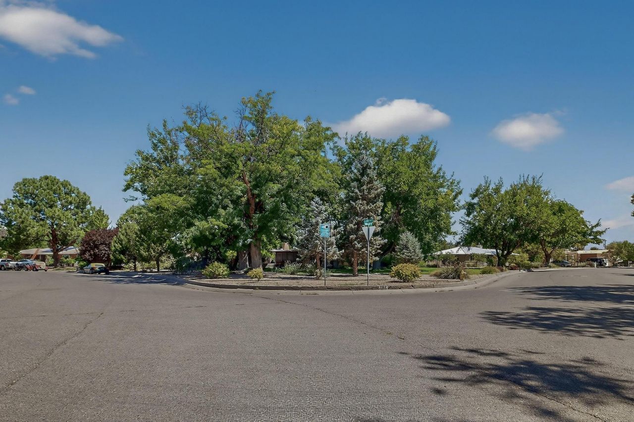 Albuquerque, New Mexico, 87107, United States, 4 Bedrooms Bedrooms, ,3 BathroomsBathrooms,Residential,For Sale,1917384