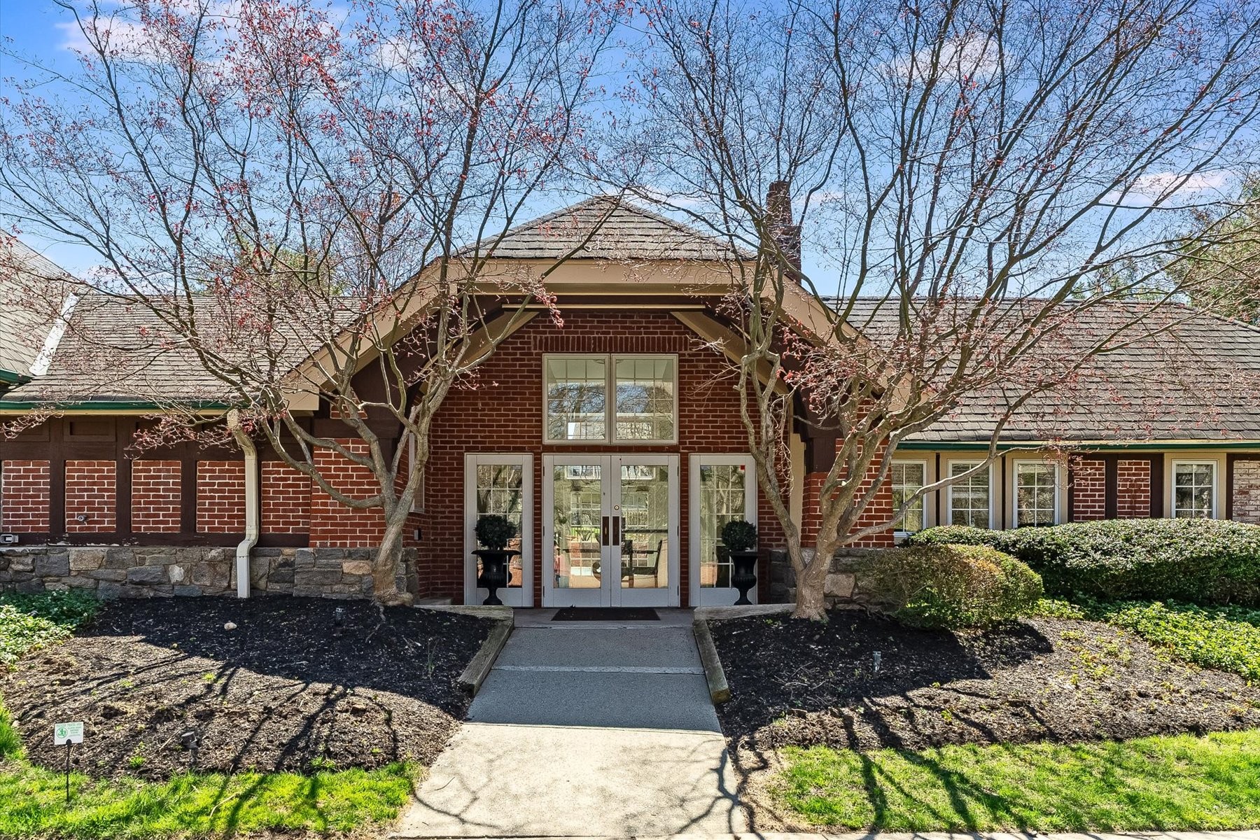  Luxury Townhome Offers Sophisticated Living and Privacy - 物件實景