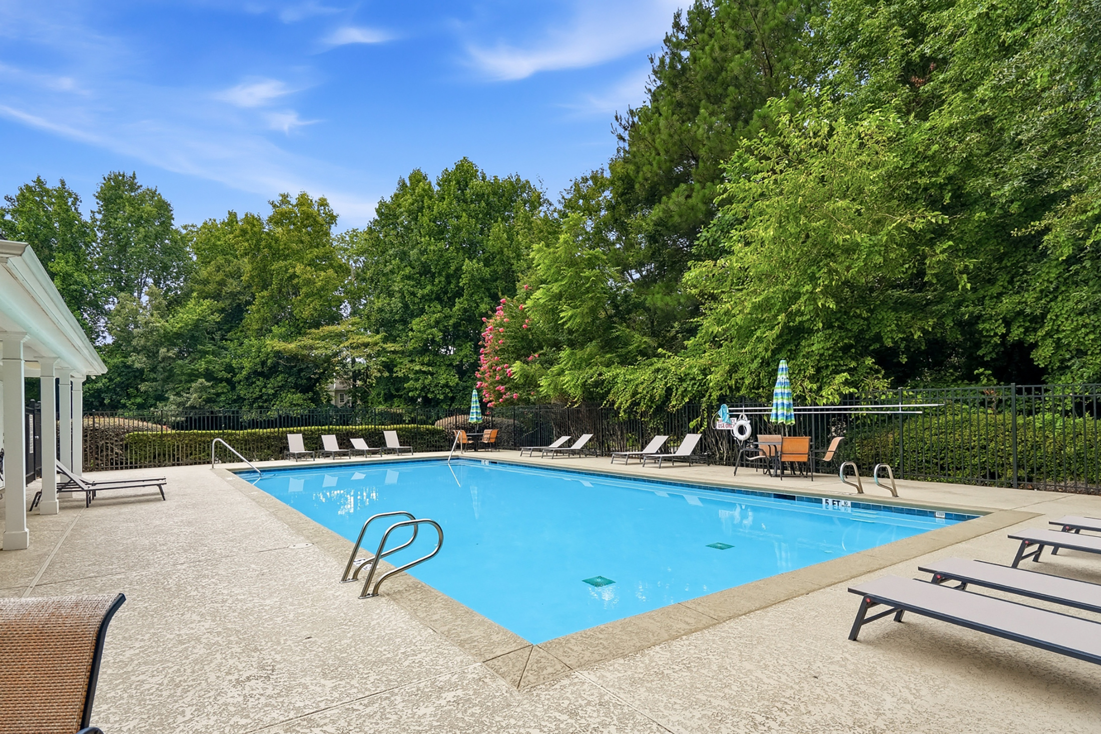  Private Cul-de-Sac Retreat in a Prime Alpharetta Swim Community - 物件實景