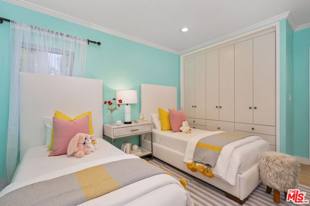 Los Angeles, California, 90064, United States, 3 Bedrooms Bedrooms, ,4 BathroomsBathrooms,Residential,For Sale,1940581