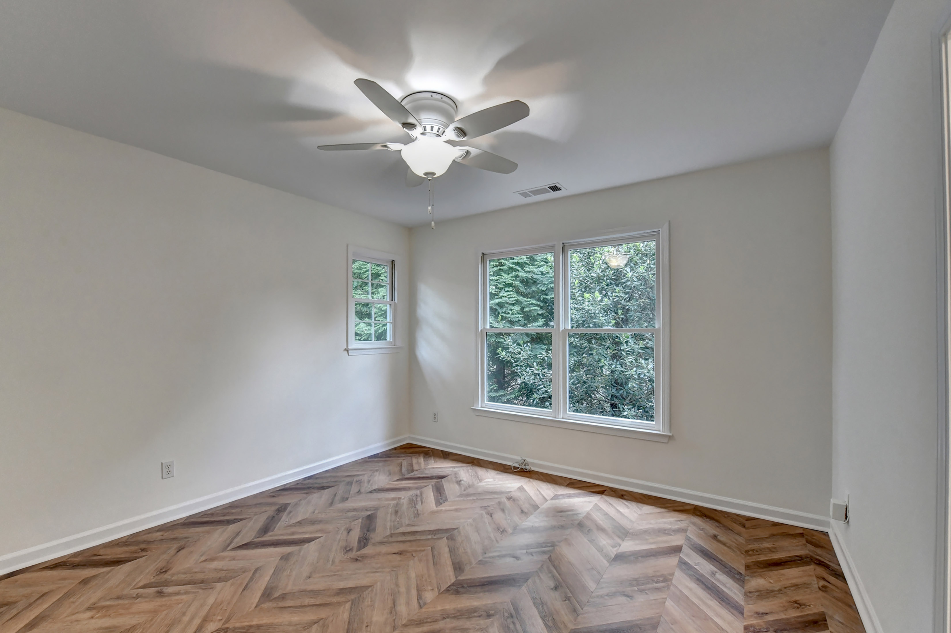  Hard to Find Flat Front Yard with Level Fenced-in Backyard on a Quiet Cul-de-sac - 物件實景