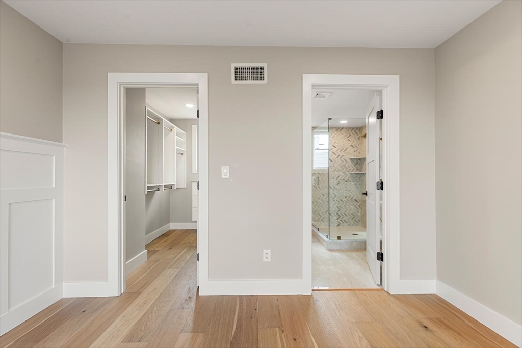 Waltham, Massachusetts, 02453, United States, 4 Bedrooms Bedrooms, ,4 BathroomsBathrooms,Residential,For Sale,1906514