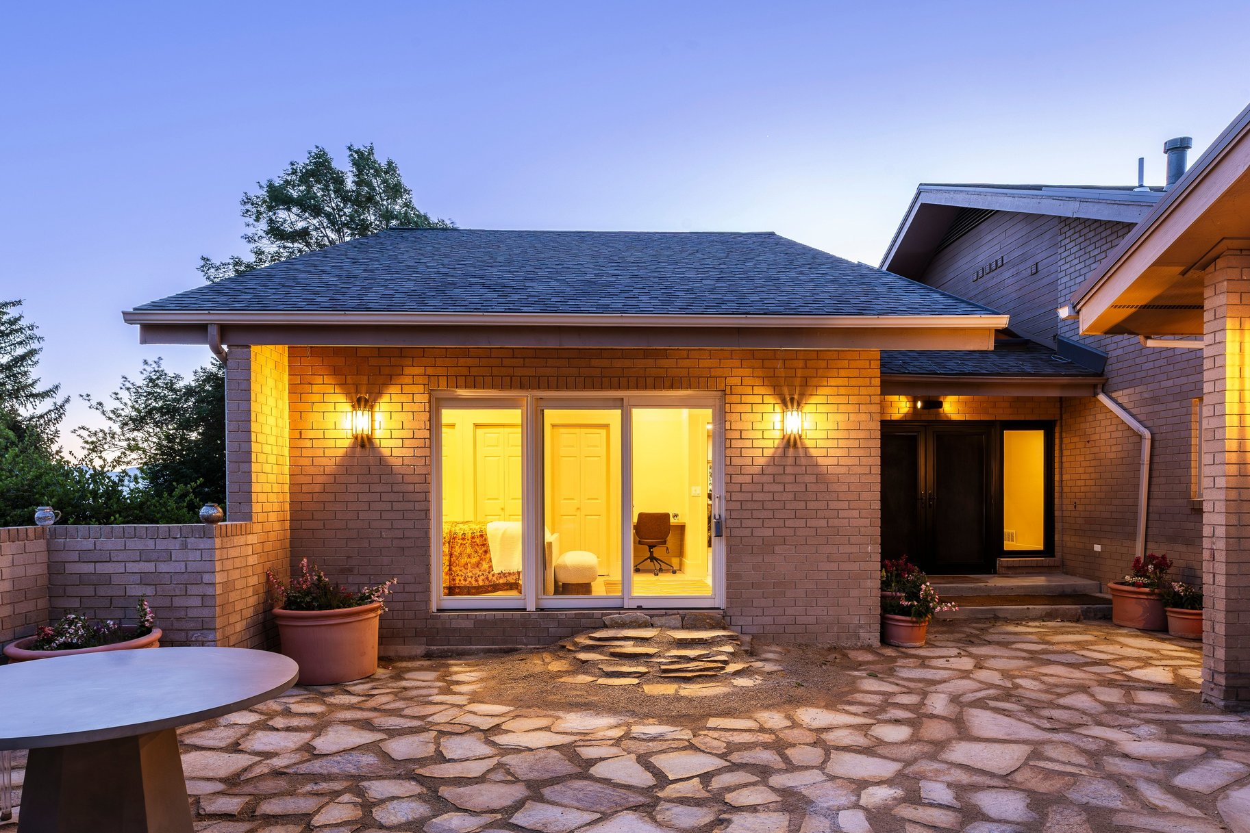  Fully Remodeled Entertainer