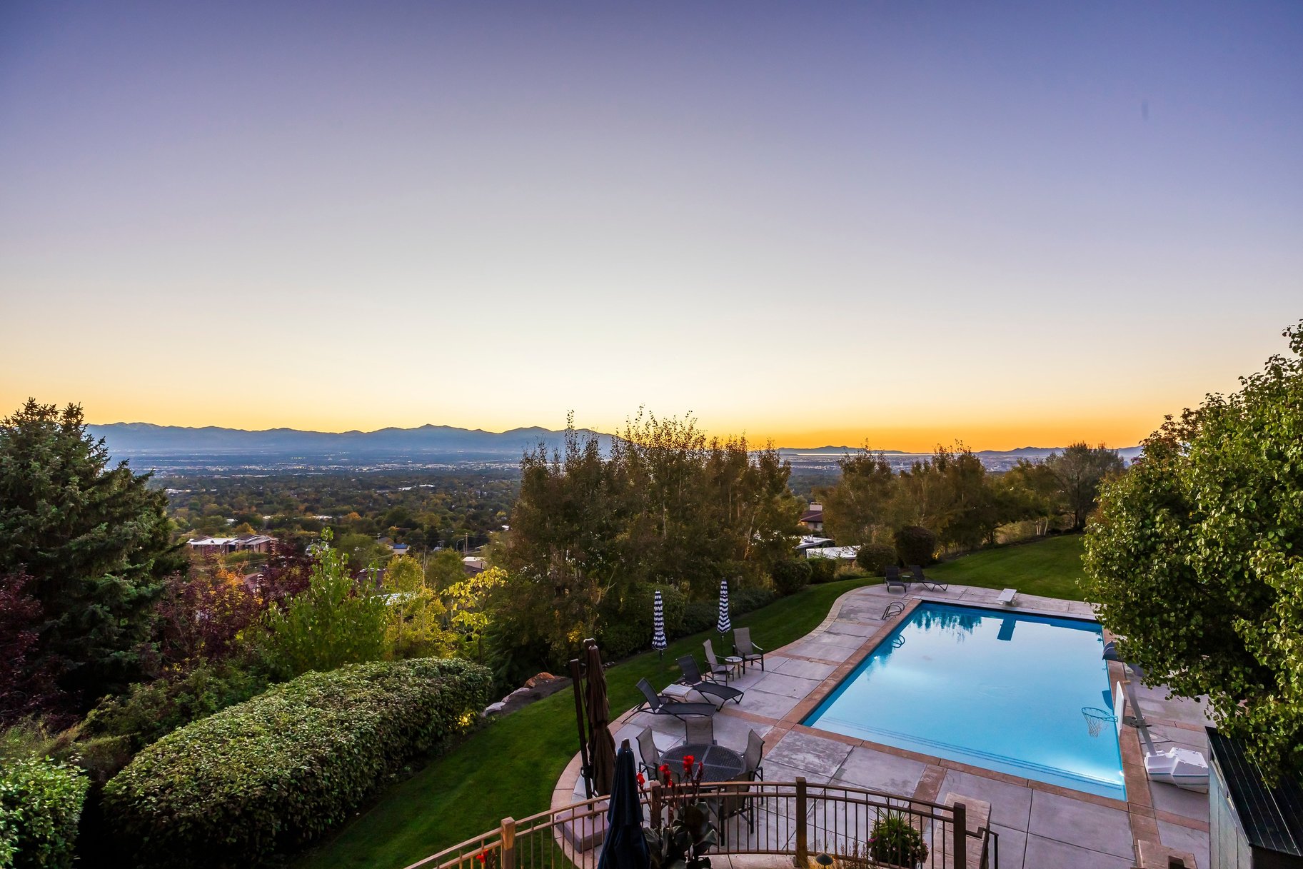 Timeless East Bench Craftsman Estate with Gated Entry, Expansive Light and Views - 物件實景