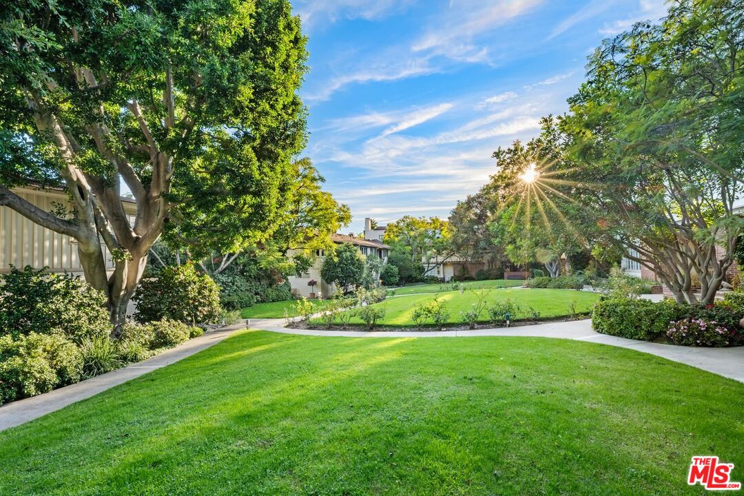 Los Angeles, California, 90049, United States, 1 Bedroom Bedrooms, ,1 BathroomBathrooms,Residential,For Sale,2003518