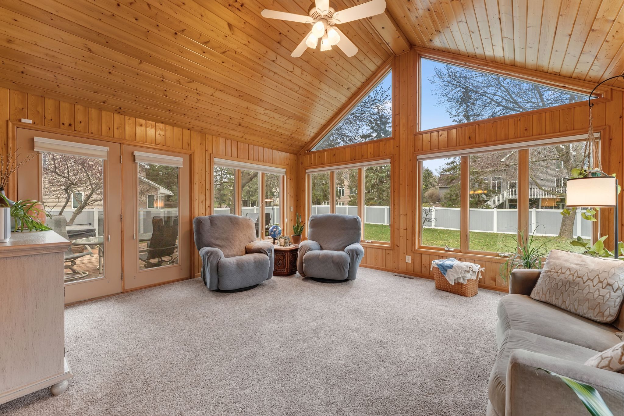  Spacious Village Knolls Home on Private Fenced Lot - 物件實景