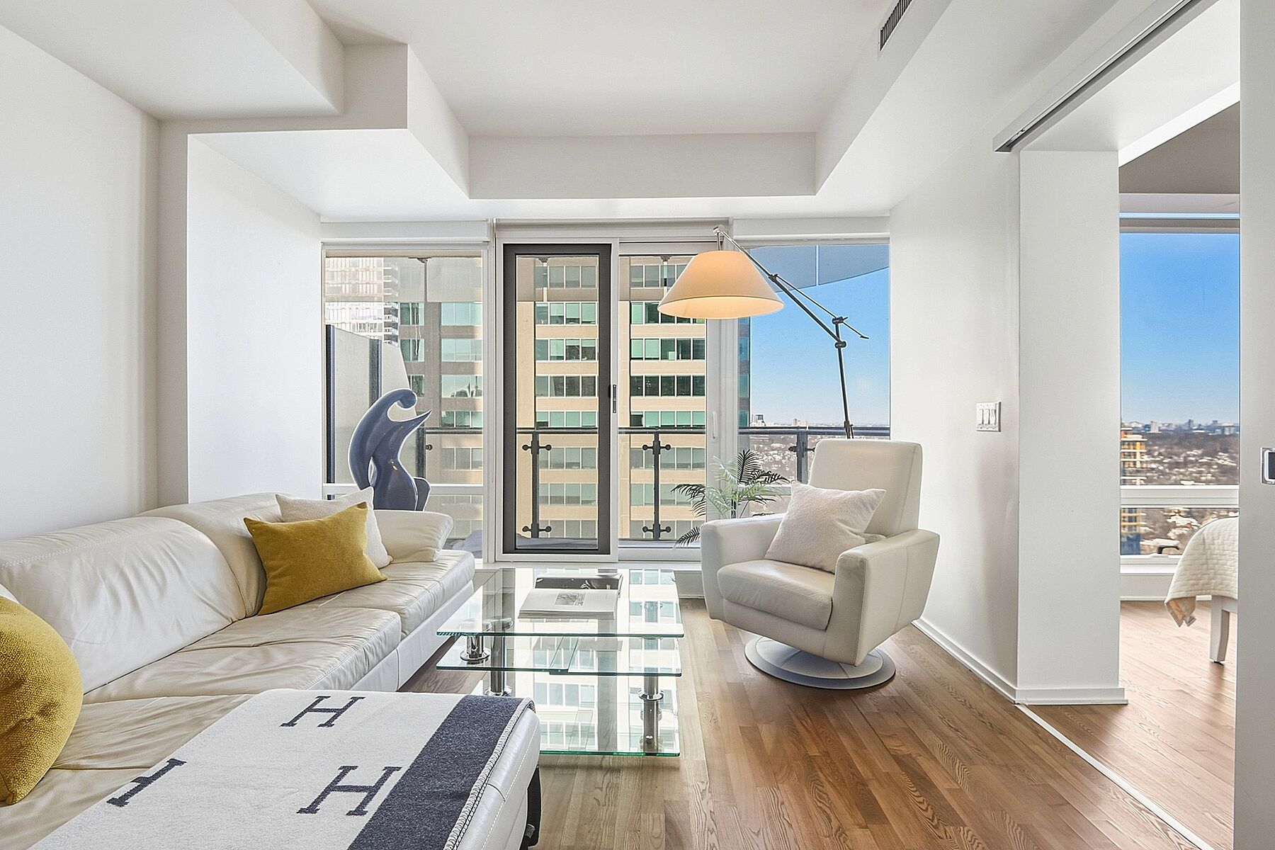  One Bloor - 物件實景