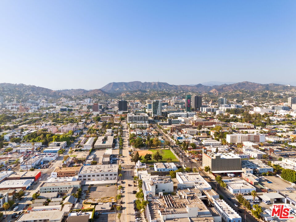 Los Angeles, California, 90038, United States, 2 Bedrooms Bedrooms, ,2 BathroomsBathrooms,Residential,For Sale,1917105