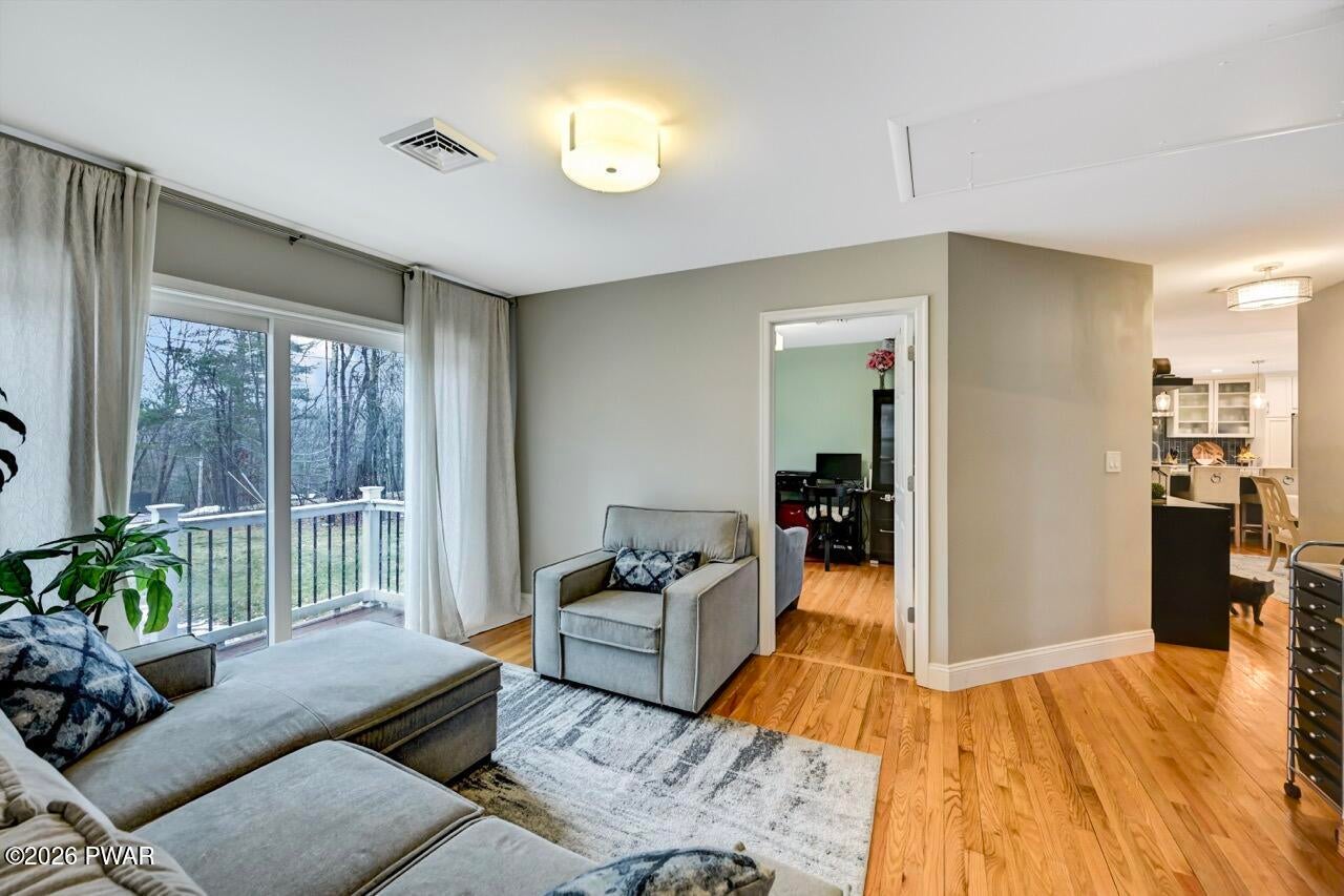 Milford, Pennsylvania, 18337, United States, 3 Bedrooms Bedrooms, ,3 BathroomsBathrooms,Residential,For Sale,2011309